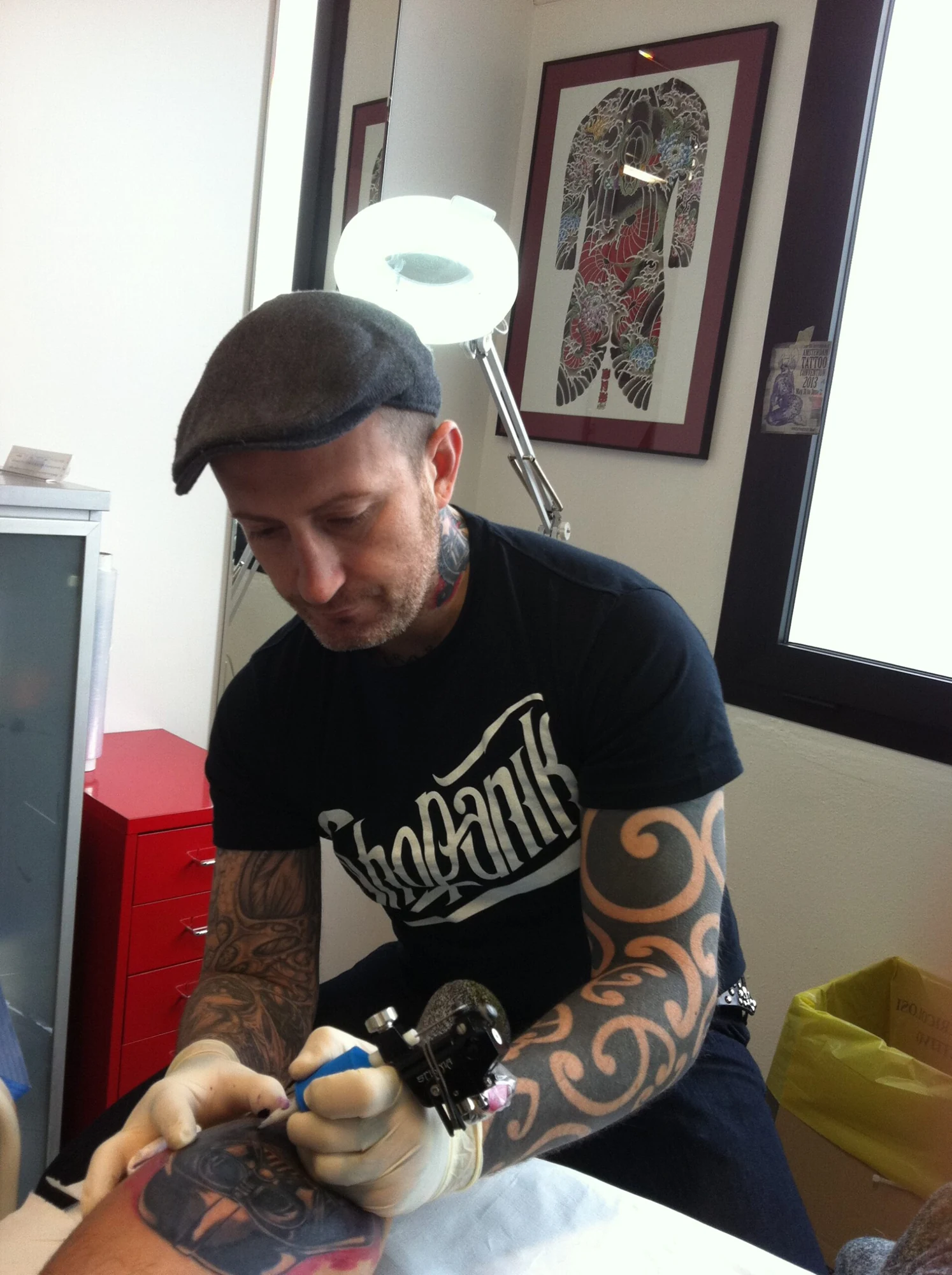 Michele Mazzetto al lavoro nello studio Anathema